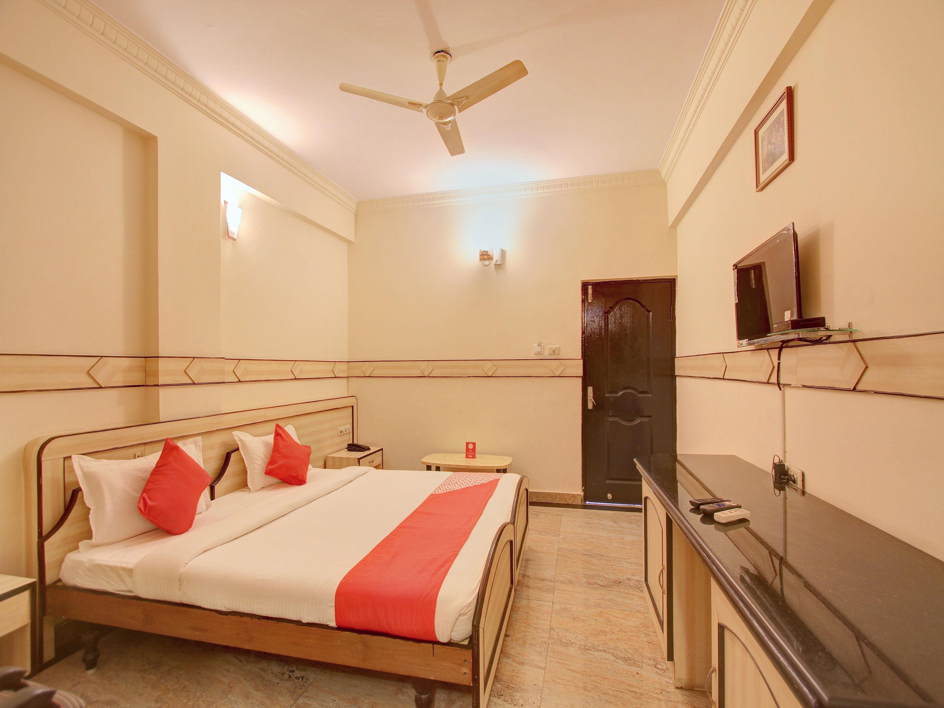 Oyo 12985 Sabharwal Viceroy Hotel Bangalore Buitenkant foto